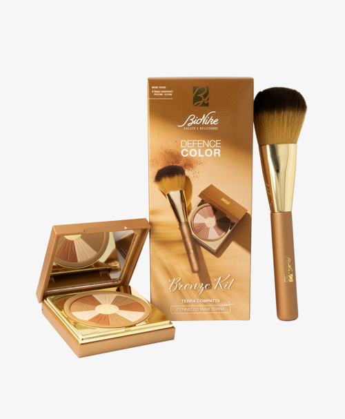 BRONZE KIT Compact bronzing Maxi Bronzing powder brush - Defence Color | BioNike - Sito Ufficiale